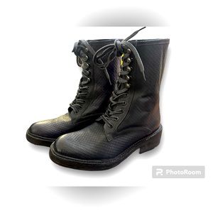 FREE PEOPLE • SANTA FE • LACE UP BLACK LEATHER BOOTS •